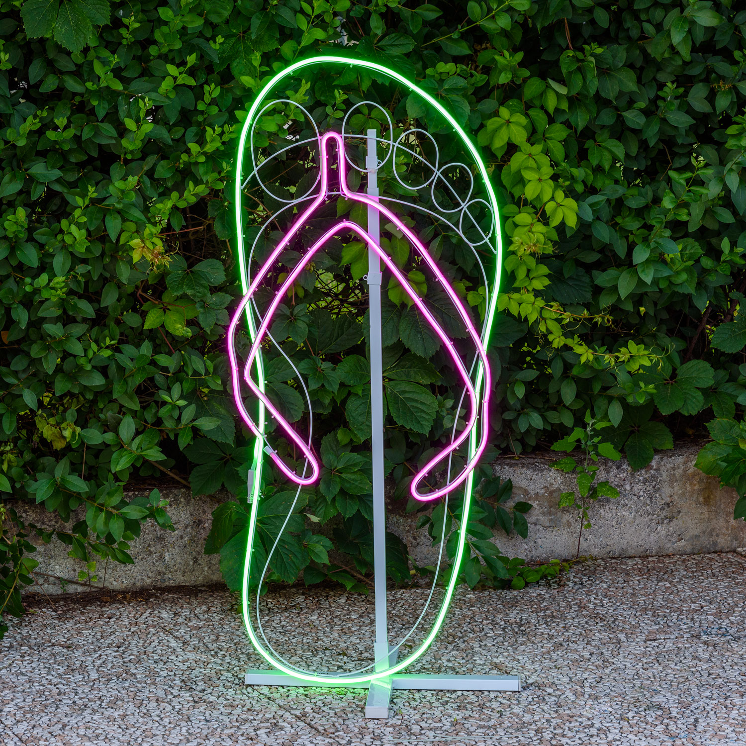 Tongue décorative en tube effet néon, led rose et vert 1 Tongue décorative en tube effet néon, led rose et vert 1