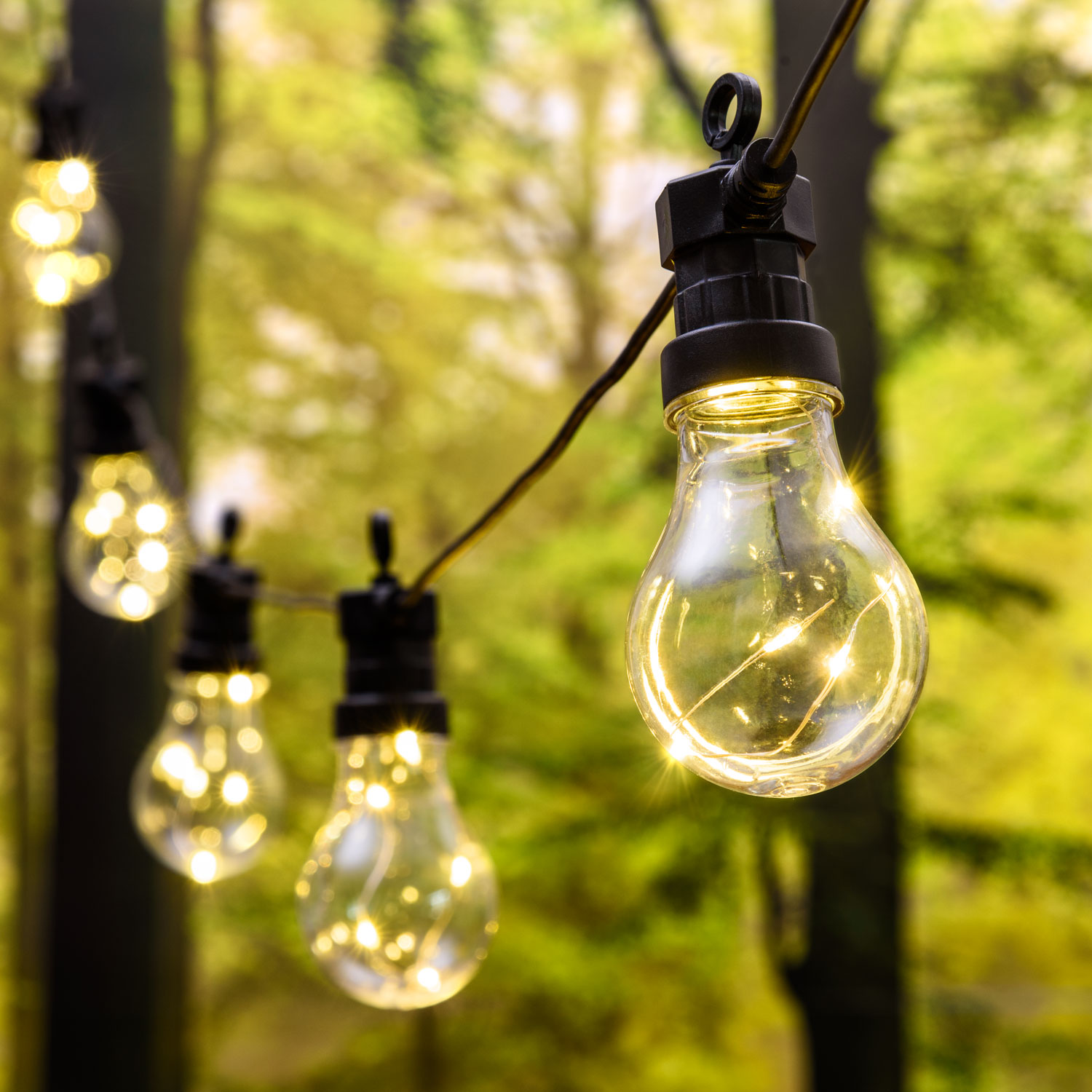Verlängerbare Lichterkette 5 m, mit 10 Tropfenbirnen Ø 60 mm Verlängerbare Lichterkette 5 m, mit 10 Tropfenbirnen Ø 60 mm