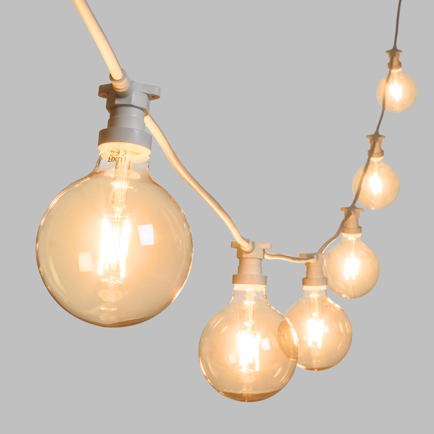 Catena 5 m, 8 lampadine led globo Ø 125 mm di 4 Watt, cavo bianco, prolungabile 4 Catena 5 m, 8 lampadine led globo Ø 125 mm di 4 Watt, cavo bianco, prolungabile 4