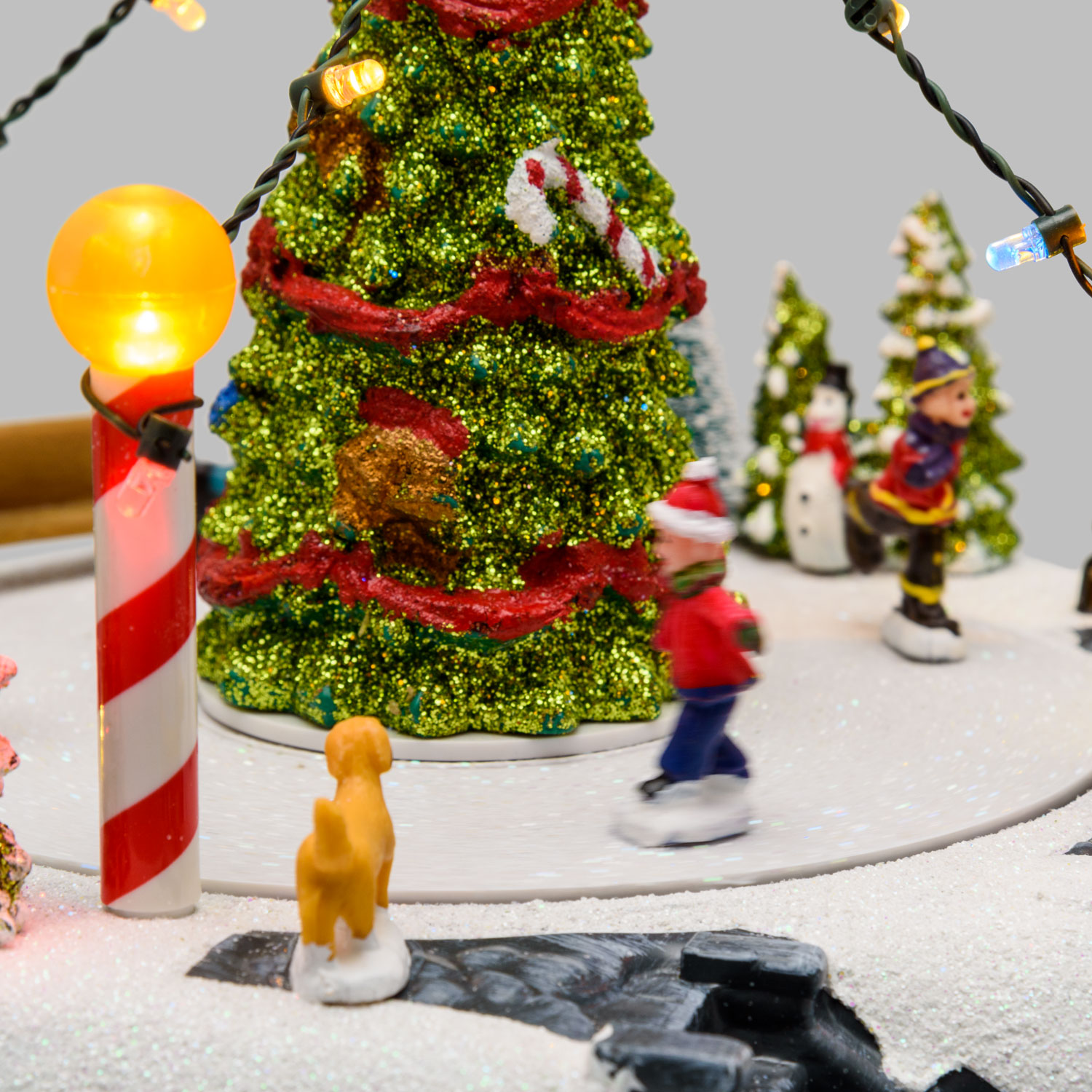 Weihnachtsdorf, Berglandschaft mit Schlittschuhläufern, Weihnachtslieder 8 Weihnachtsdorf, Berglandschaft mit Schlittschuhläufern, Weihnachtslieder 8