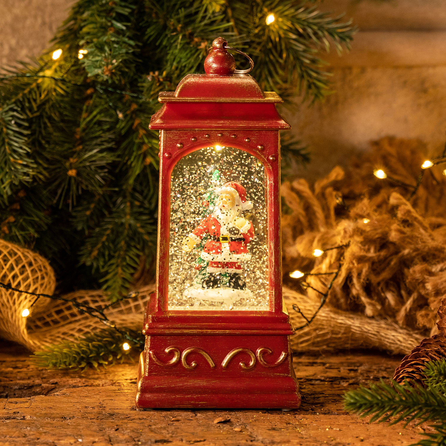 Eckige rote LED Weihnachtslaterne mit Wasser gefüllt, h 20,5 cm, warmweißes Licht Eckige rote LED Weihnachtslaterne mit Wasser gefüllt, h 20,5 cm, warmweißes Licht