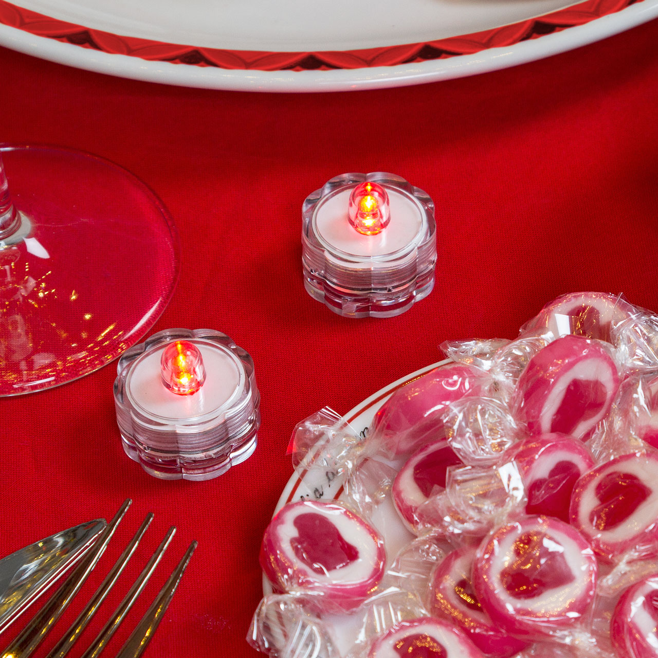 2 LED-Teelichter mit Batterie, rot 7 2 LED-Teelichter mit Batterie, rot 7