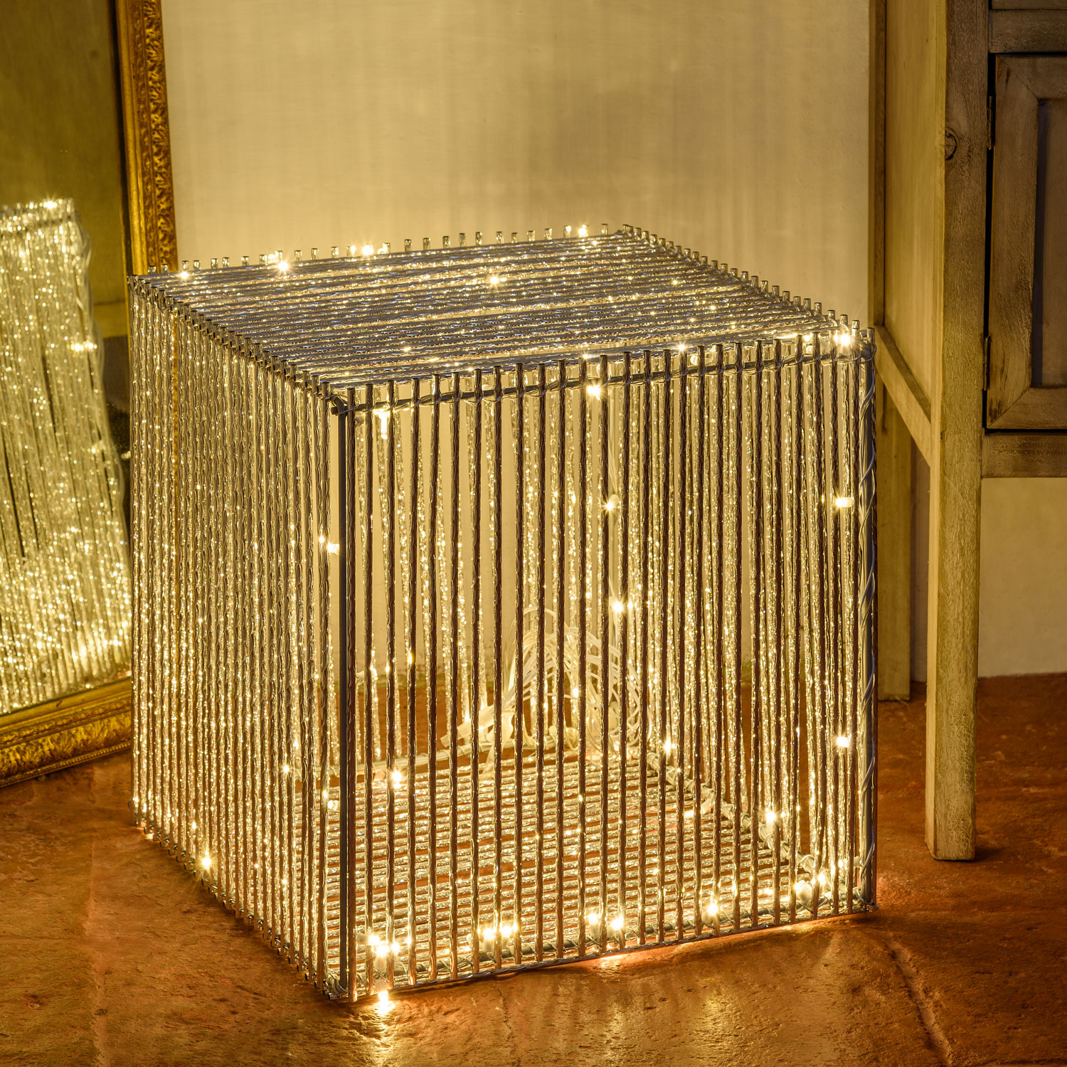 Cube lumineux argenté 40 cm, led blanc chaud Cube lumineux argenté 40 cm, led blanc chaud