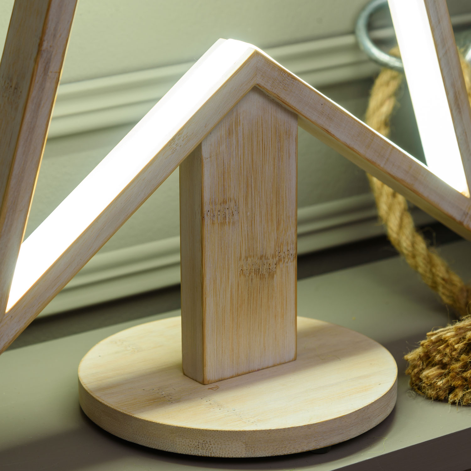 Étoile avec base en bois blanchi, 55 cm, led RGB et Blanc Chaud 20 Étoile avec base en bois blanchi, 55 cm, led RGB et Blanc Chaud 20