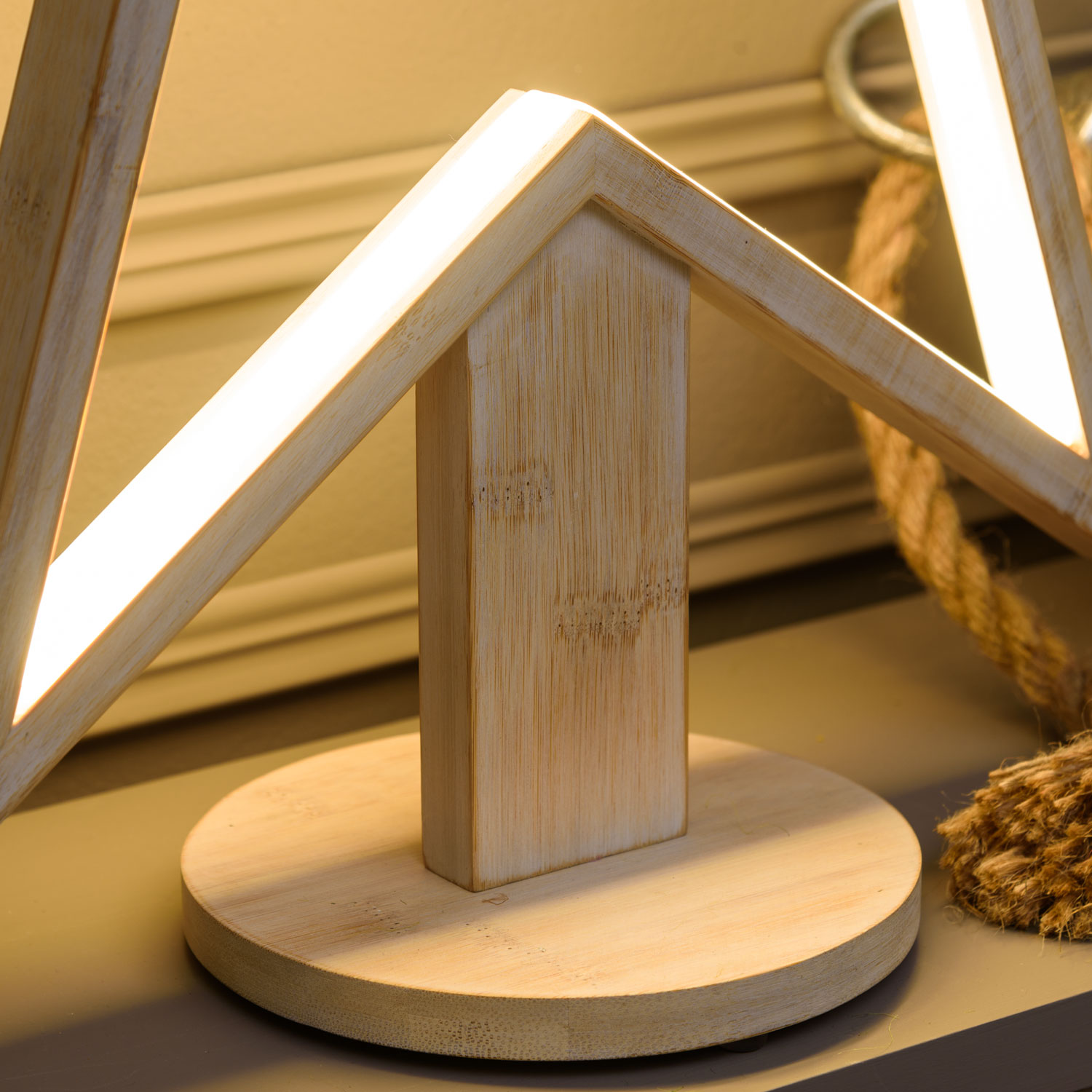 Étoile avec base en bois blanchi, 55 cm, led RGB et Blanc Chaud 19 Étoile avec base en bois blanchi, 55 cm, led RGB et Blanc Chaud 19