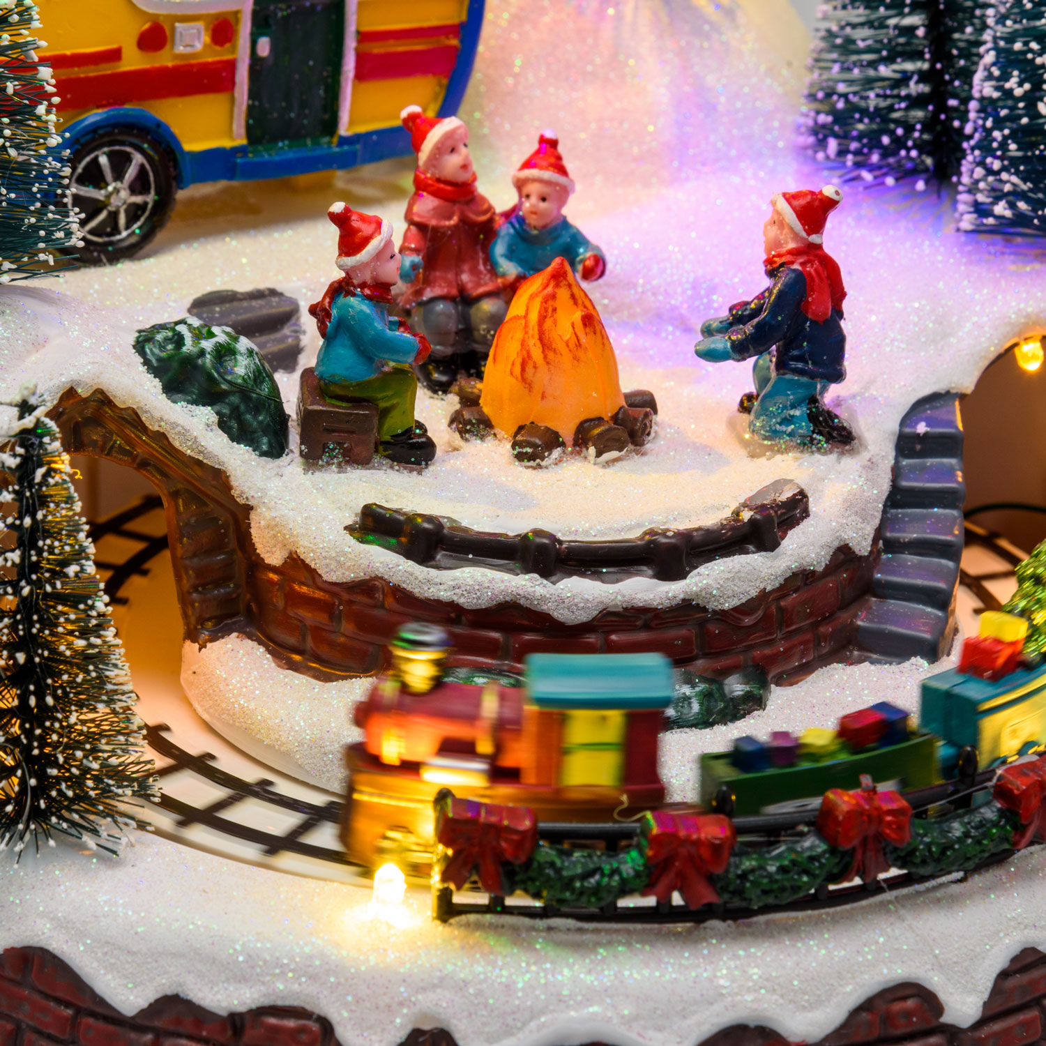 Weihnachtsdorf, Wohnwagen, Lagerfeuer und Spielzug, Weihnachtslieder 8 Weihnachtsdorf, Wohnwagen, Lagerfeuer und Spielzug, Weihnachtslieder 8