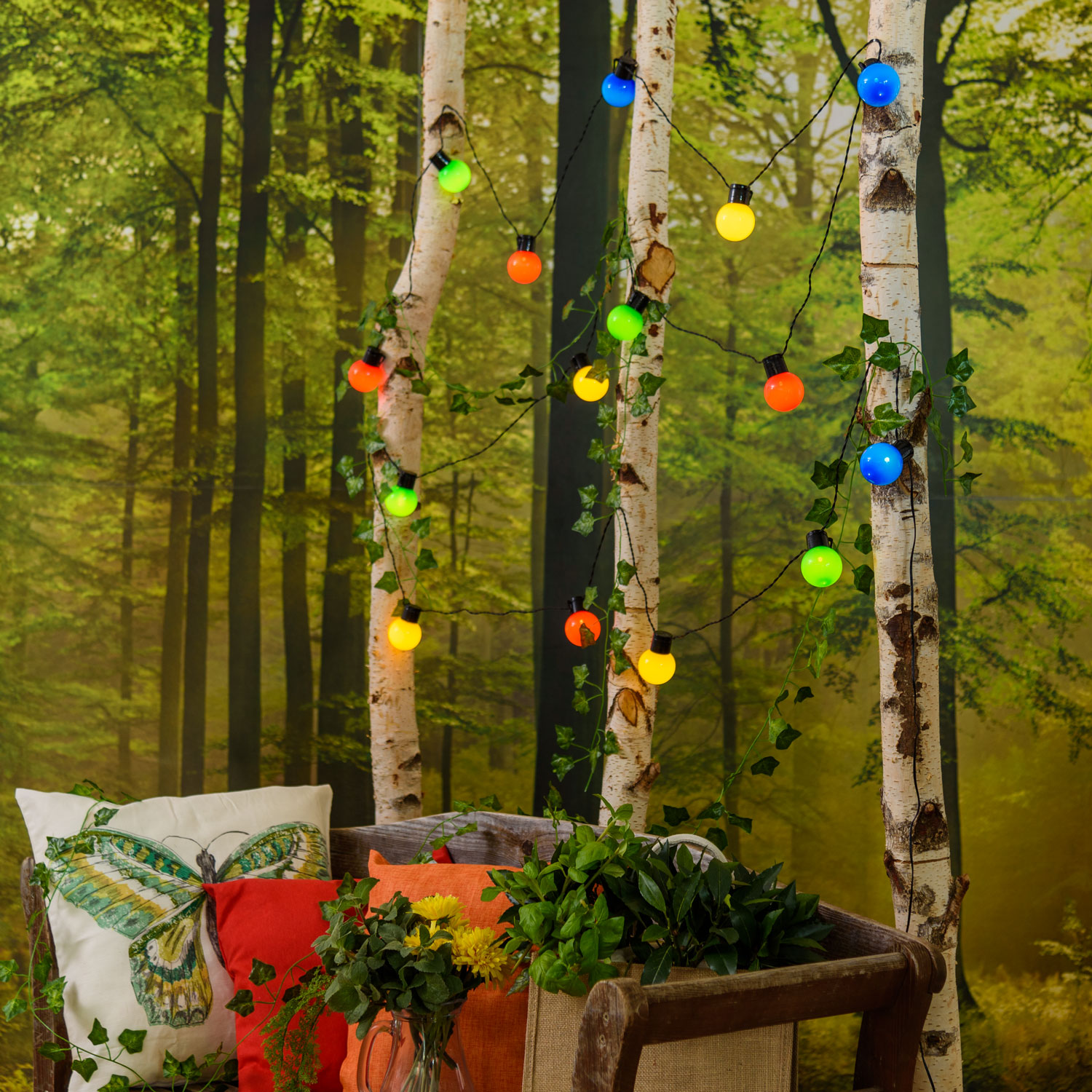 Solar Party-Lichterkette 6 m, 15 bunte Globo-Birnen Ø 50 mm, warmweiß 12 Solar Party-Lichterkette 6 m, 15 bunte Globo-Birnen Ø 50 mm, warmweiß 12