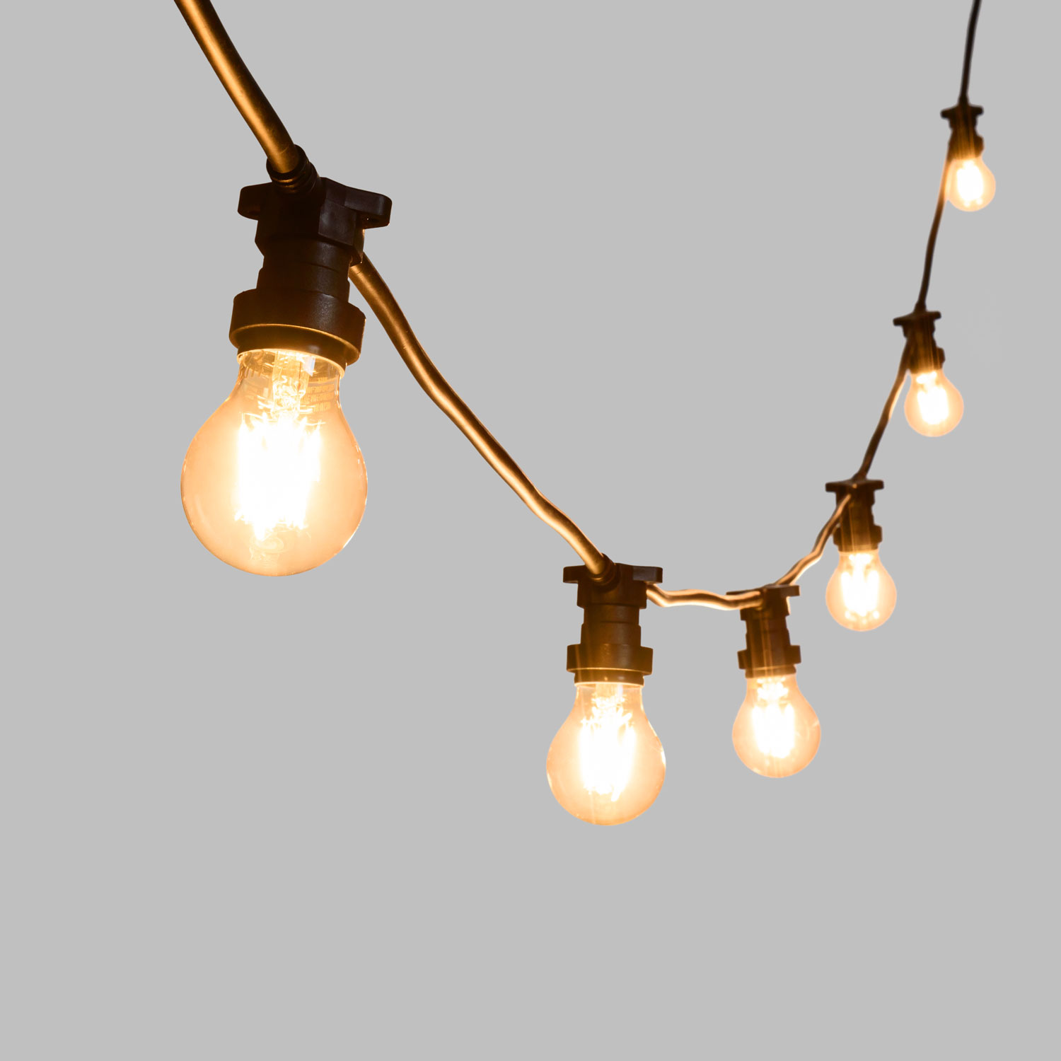 Catena 5 m, 8 lampadine led a goccia Ø 60 mm di 2 Watt, cavo nero, prolungabile 4 Catena 5 m, 8 lampadine led a goccia Ø 60 mm di 2 Watt, cavo nero, prolungabile 4