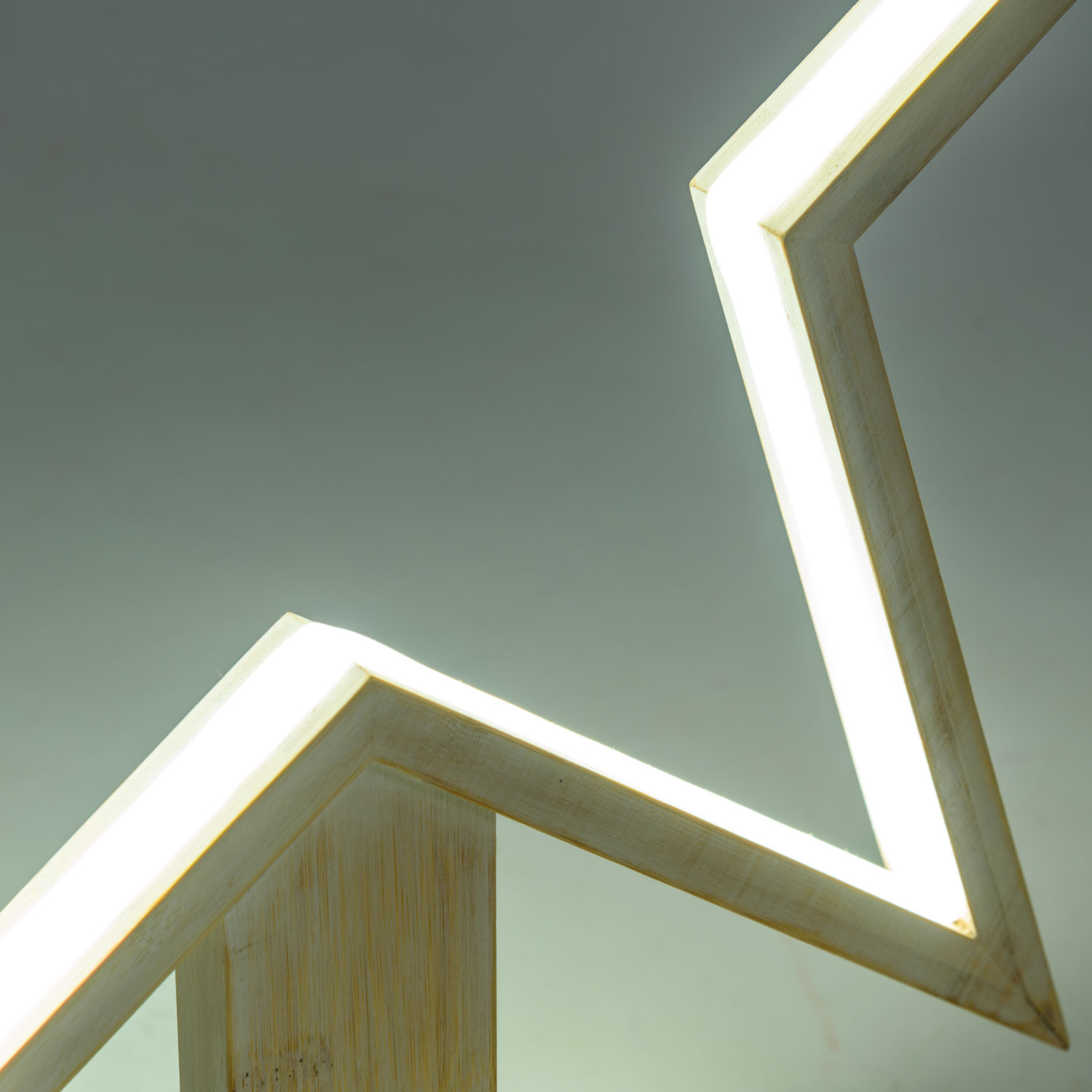 Étoile avec base en bois blanchi, 55 cm, led RGB et Blanc Chaud 21 Étoile avec base en bois blanchi, 55 cm, led RGB et Blanc Chaud 21