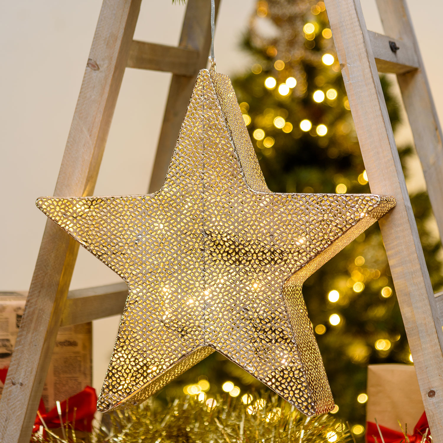 Étoile en métal perforé couleur champagne Ø 40 cm, led blanc chaud Étoile en métal perforé couleur champagne Ø 40 cm, led blanc chaud