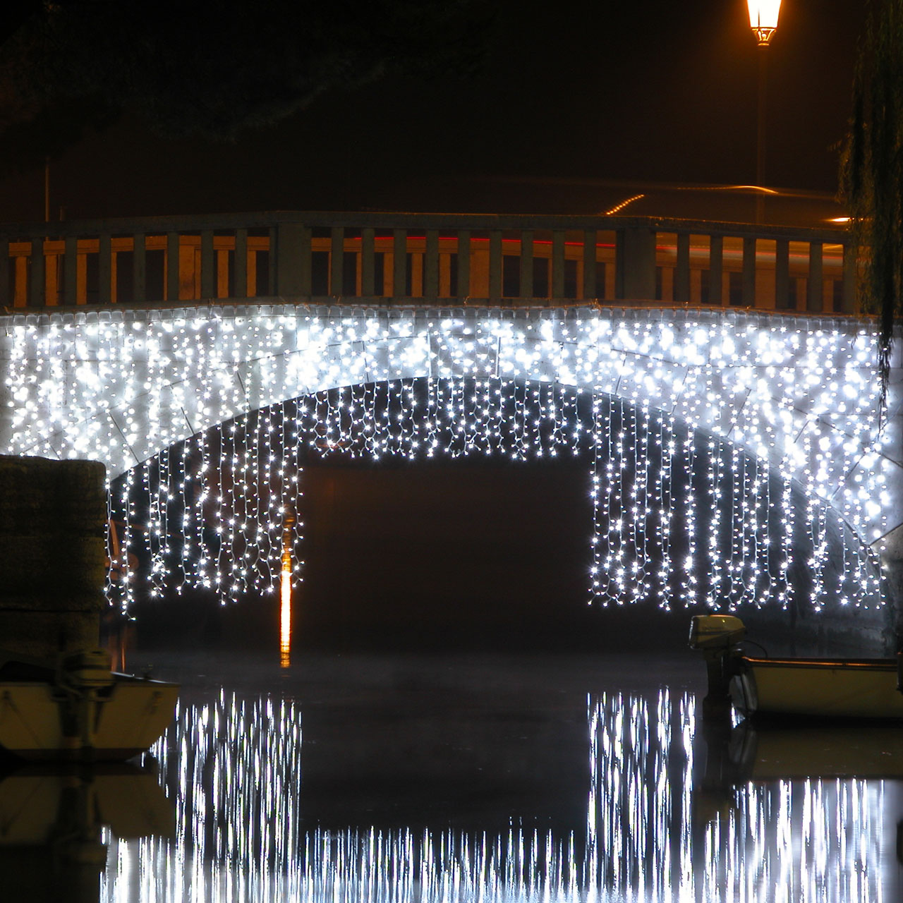 Cortina 2 x h 3 m, 608 maxiled blanco frío, cable blanco, prolongable 4