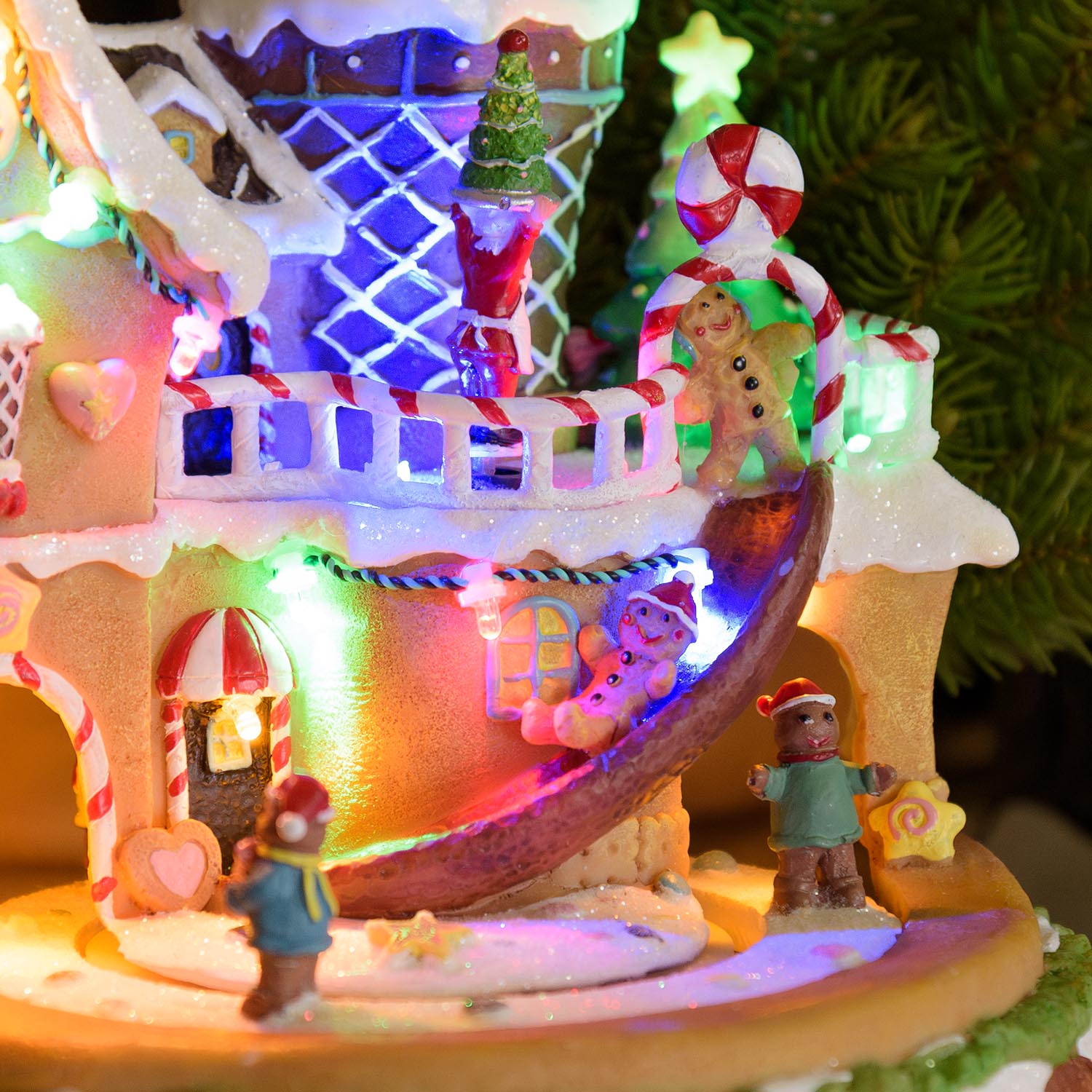 Village de Noël, Village en pain d'épice avec personnages en mouvement, h 25 cm, musiques de Noël 10 Village de Noël, Village en pain d'épice avec personnages en mouvement, h 25 cm, musiques de Noël 10