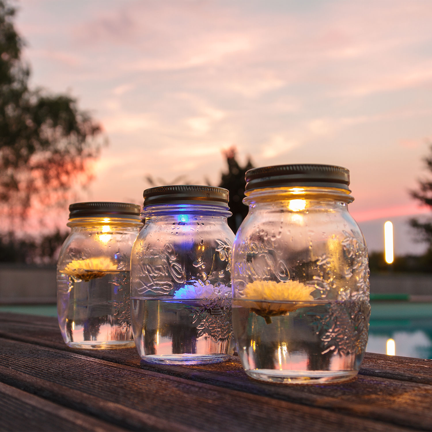 2 LED-Teelichter mit Batterie, warmweiß 2 2 LED-Teelichter mit Batterie, warmweiß 2