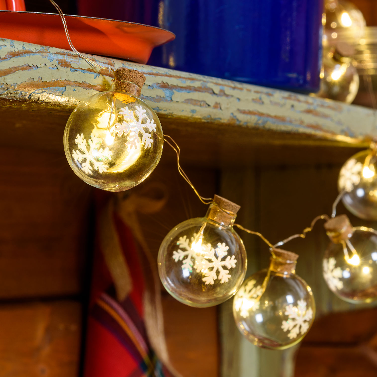 Deko-Lichterkette 12 Kugeln mit LED-Eiskristallen Ø 40 mm, MicroLEDs warmweiß 1 Deko-Lichterkette 12 Kugeln mit LED-Eiskristallen Ø 40 mm, MicroLEDs warmweiß 1