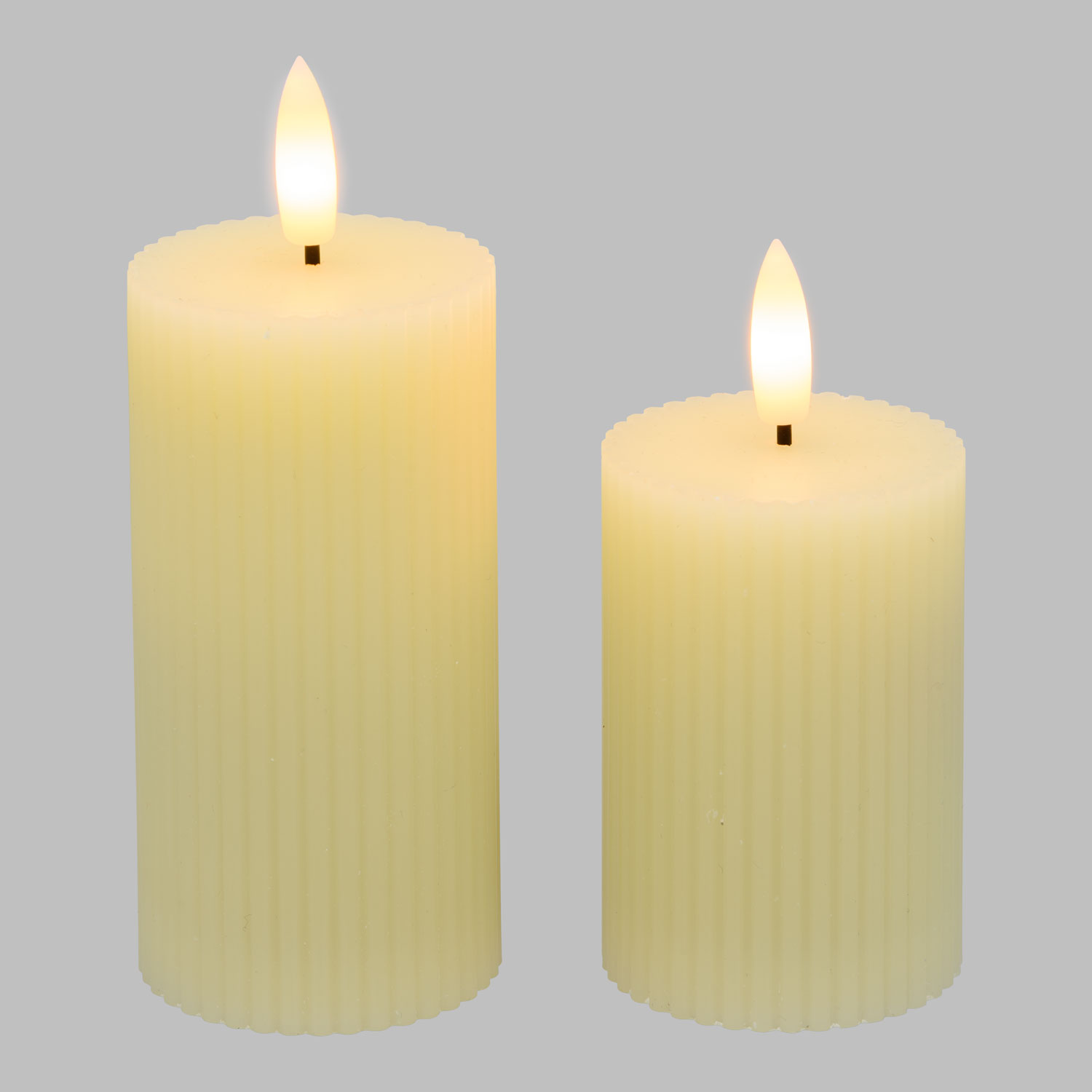Set 2 candele avorio a coste in cera, fiamma 3D con stoppino 3 Set 2 candele avorio a coste in cera, fiamma 3D con stoppino 3