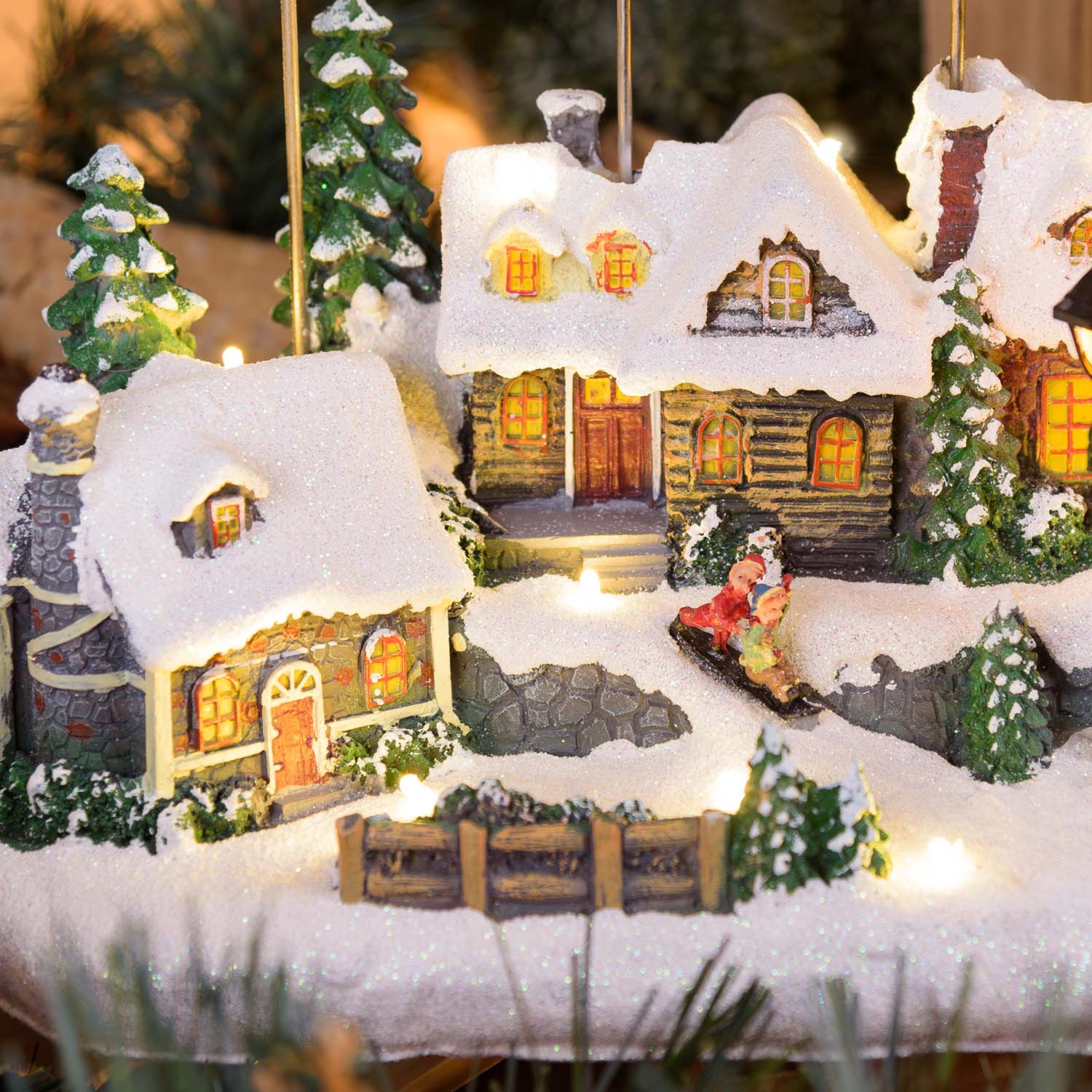 Village Enneigé avec Eglise et Père Noël sur Traîneau Volant avec Rennes en mouvement, h 23 cm, mélodies de Noël 9 Village Enneigé avec Eglise et Père Noël sur Traîneau Volant avec Rennes en mouvement, h 23 cm, mélodies de Noël 9