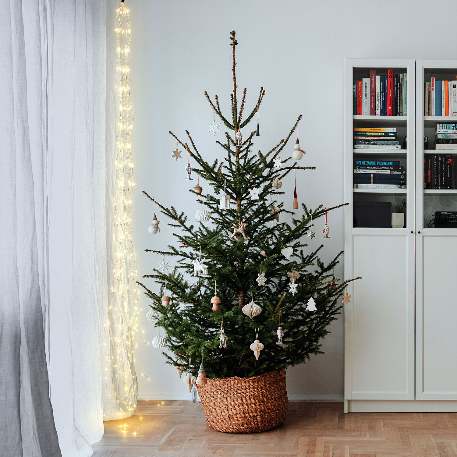 Lichterbündel mit USB-POWERBANK 2,5 m, 350 MicroLEDs warmweiß Lichterbündel mit USB-POWERBANK 2,5 m, 350 MicroLEDs warmweiß