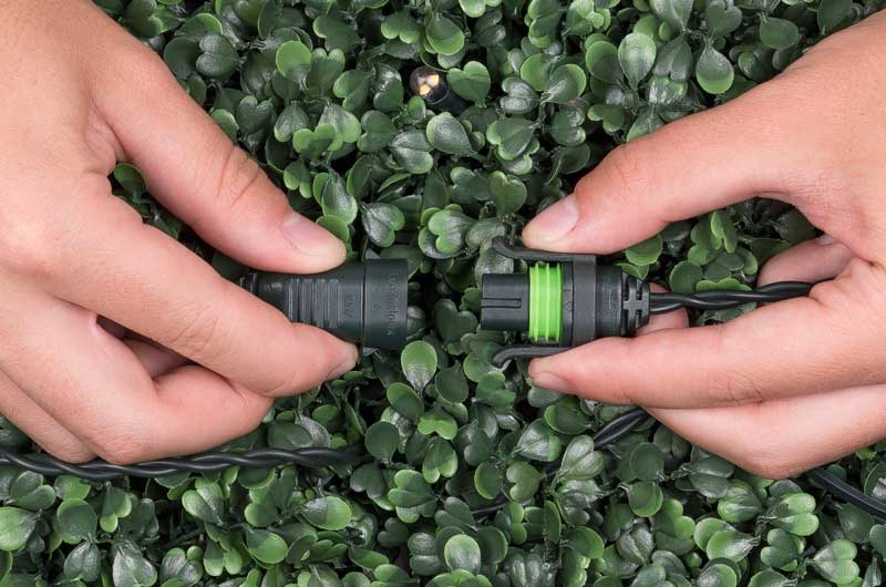 Raccordement entre deux panneaux Green Wall Light avec lumières