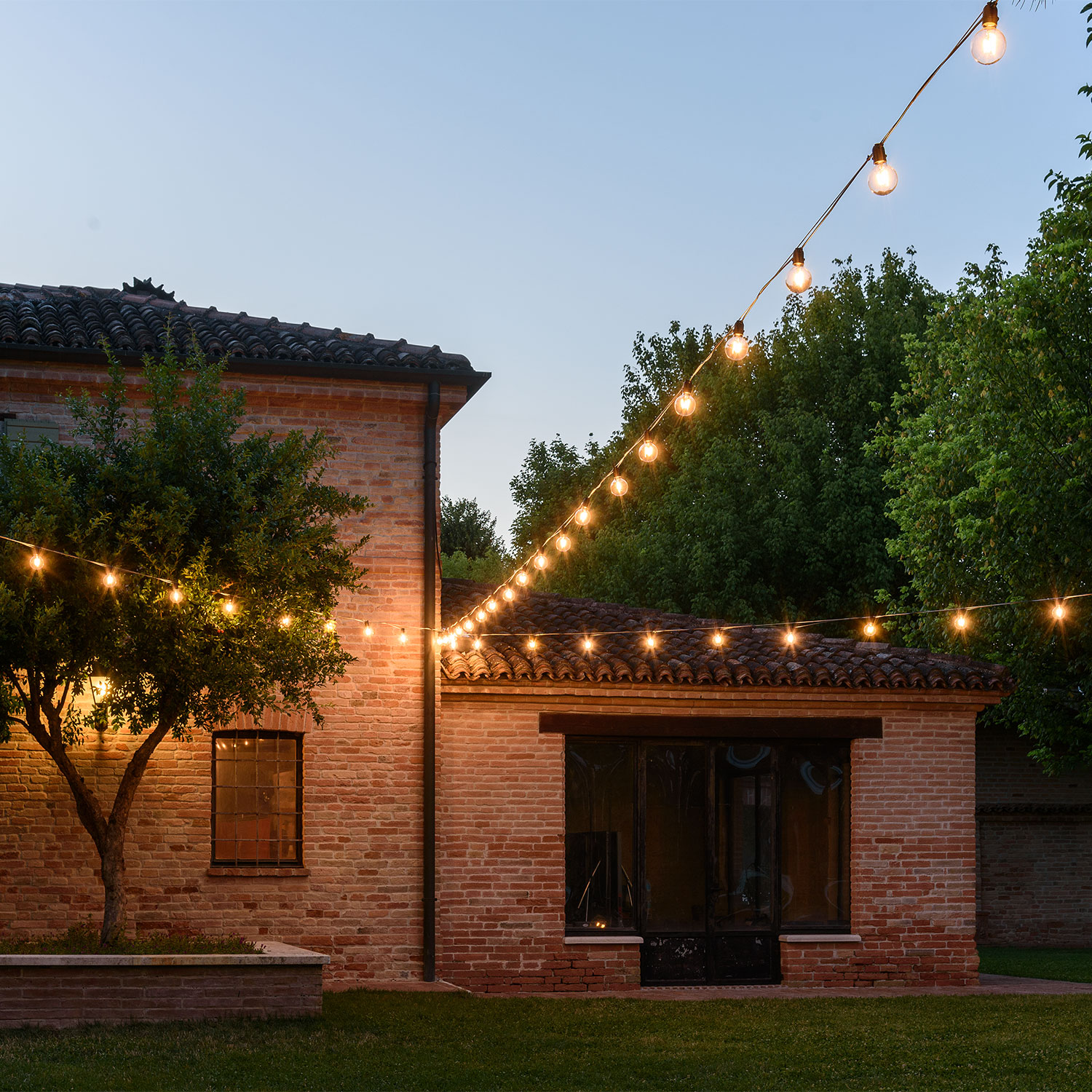 Party Lichterkette 8 m, 10 LED-Birnen warmweiß Ø 80 mm, schwarzes Kabel, erweiterbar 7 Party Lichterkette 8 m, 10 LED-Birnen warmweiß Ø 80 mm, schwarzes Kabel, erweiterbar 7