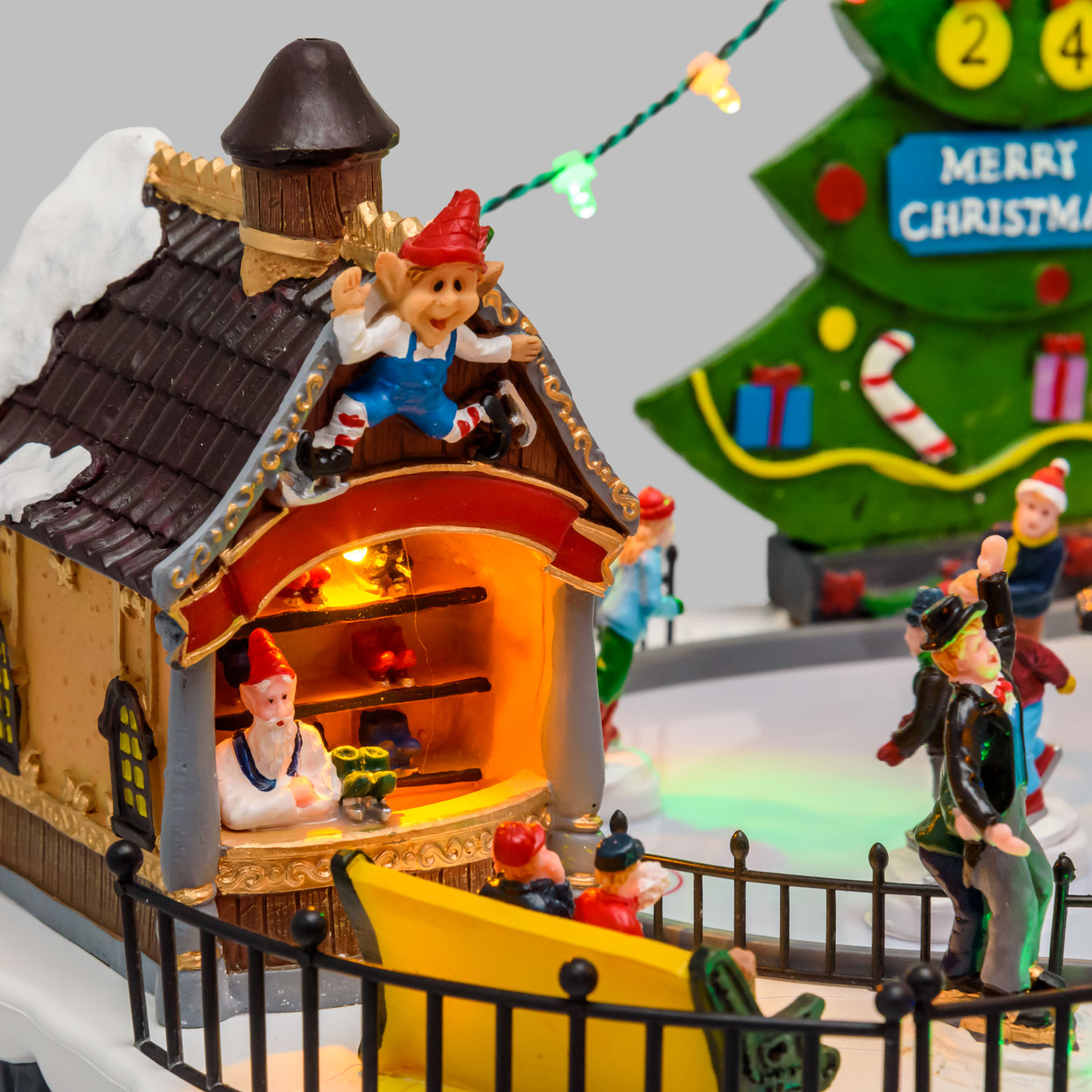 Village de Noël en Polyrésine, Luna Park Lac Gelé avec Patineurs en mouvement, h 22 cm 3 Village de Noël en Polyrésine, Luna Park Lac Gelé avec Patineurs en mouvement, h 22 cm 3