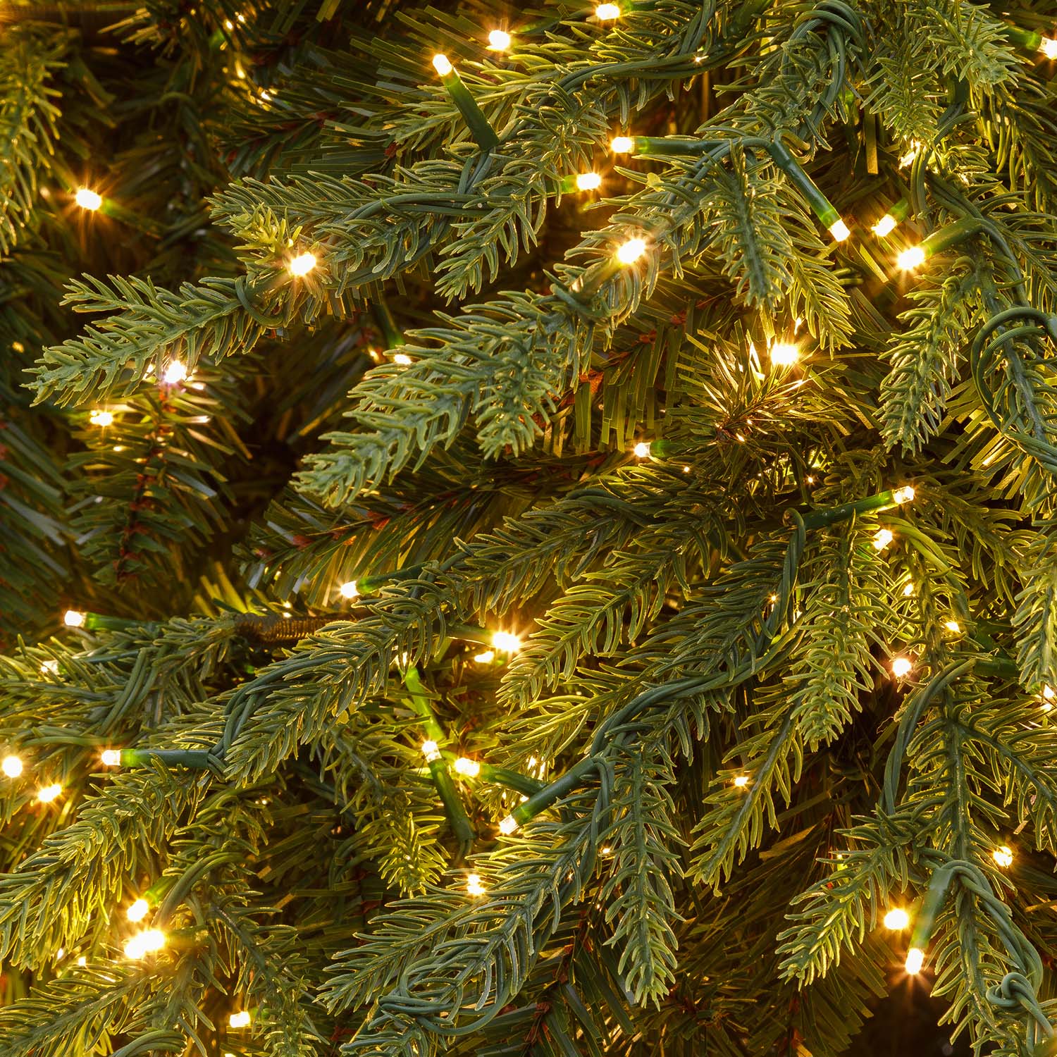Albero Deluxe in finto pino 225 cm, 3850 miniled integrati bianco caldo 2