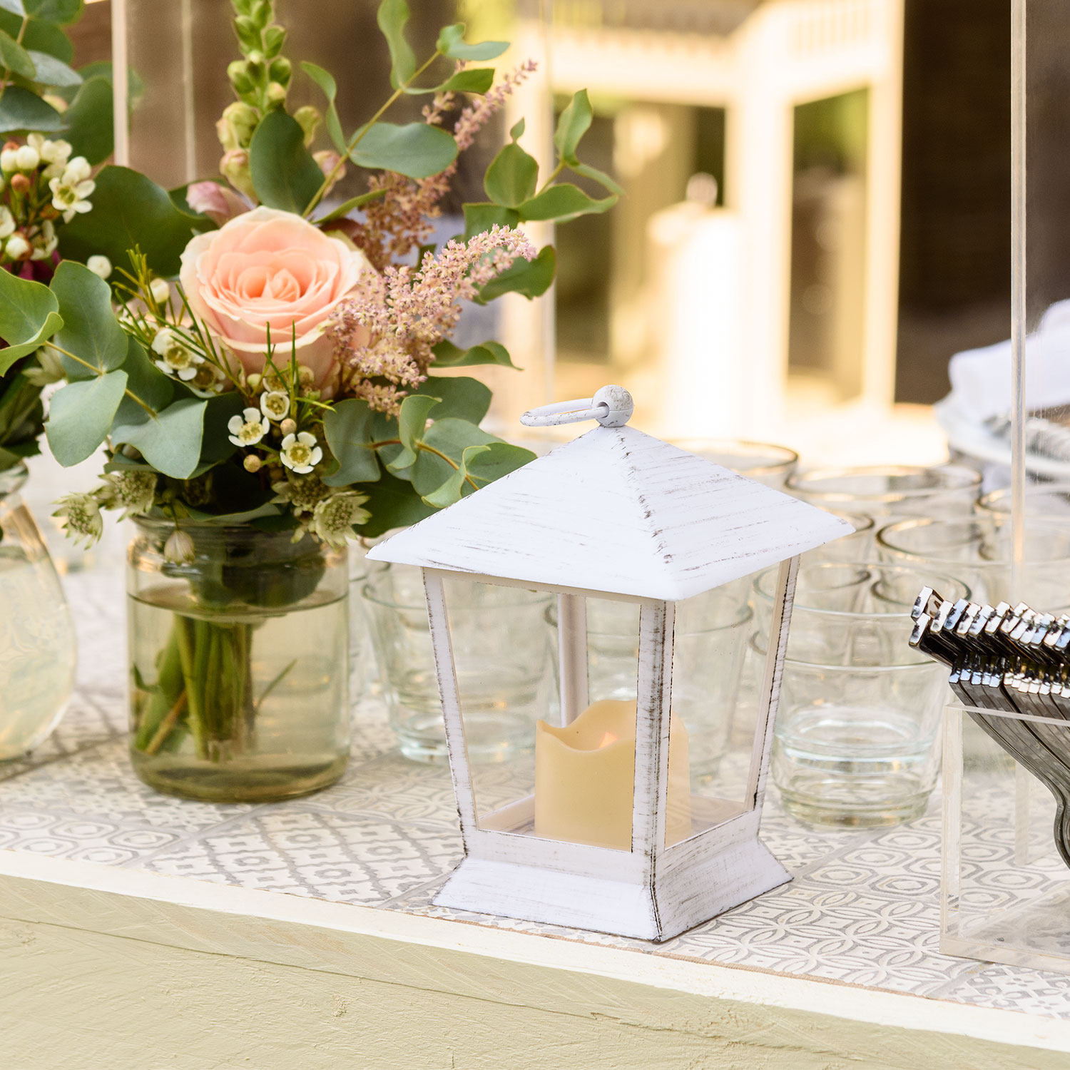 Laterne Antikweiß h 17 cm mit LED-Kerze 9 Laterne Antikweiß h 17 cm mit LED-Kerze 9