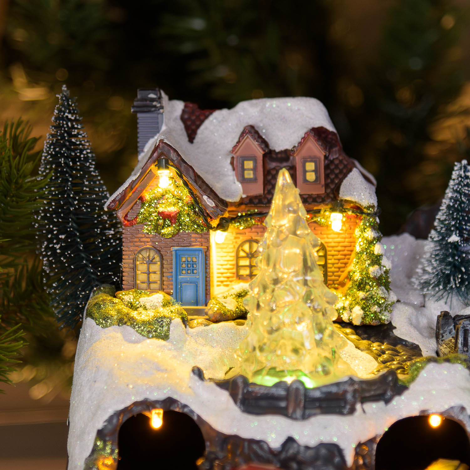 Villaggio di Natale con Paesaggio Innevato, Trenino e Babbo su Slitta rotanti, Ruscello fibre ottiche, h 18 cm, musiche natalizie 9 Villaggio di Natale con Paesaggio Innevato, Trenino e Babbo su Slitta rotanti, Ruscello fibre ottiche, h 18 cm, musiche natalizie 9