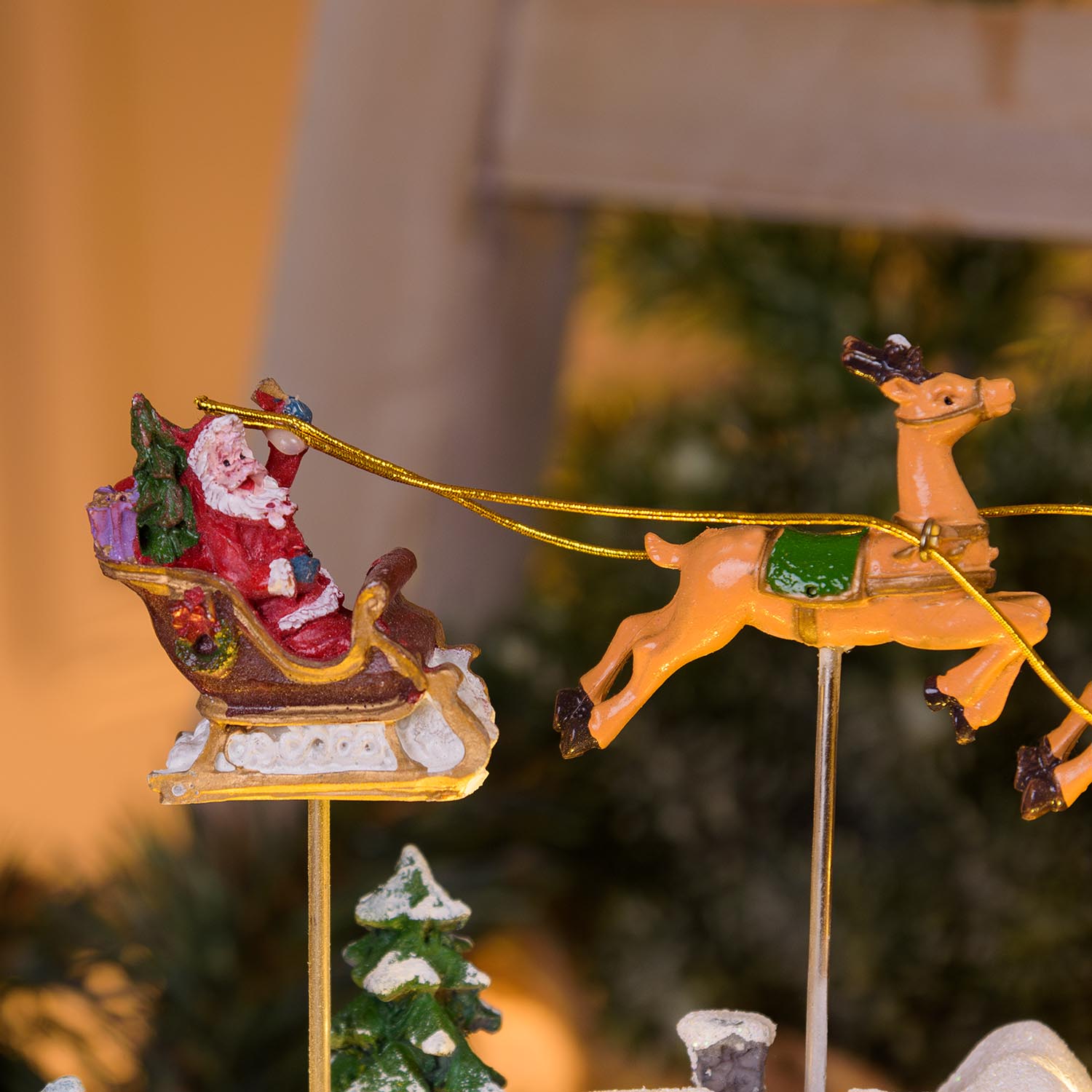 Village Enneigé avec Eglise et Père Noël sur Traîneau Volant avec Rennes en mouvement, h 23 cm, mélodies de Noël 11 Village Enneigé avec Eglise et Père Noël sur Traîneau Volant avec Rennes en mouvement, h 23 cm, mélodies de Noël 11