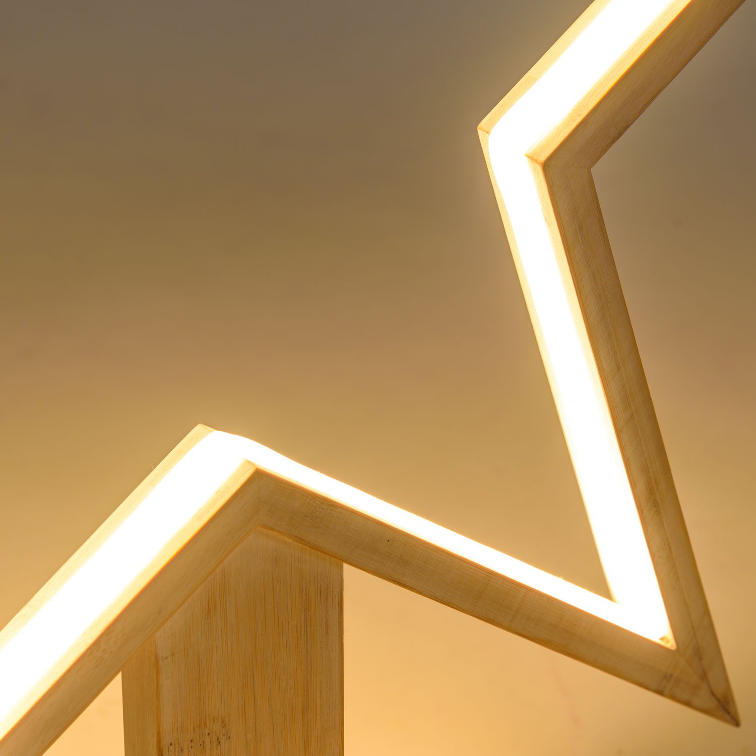 Étoile avec base en bois blanchi, 55 cm, led RGB et Blanc Chaud 23 Étoile avec base en bois blanchi, 55 cm, led RGB et Blanc Chaud 23