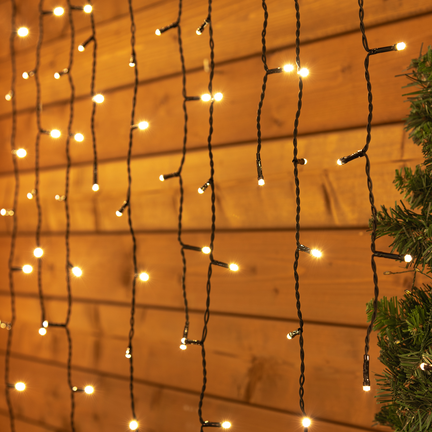 Stalactite 3,5 x h 0,85 m, 432 led blanc chaud, câble noir, prolongeable 7