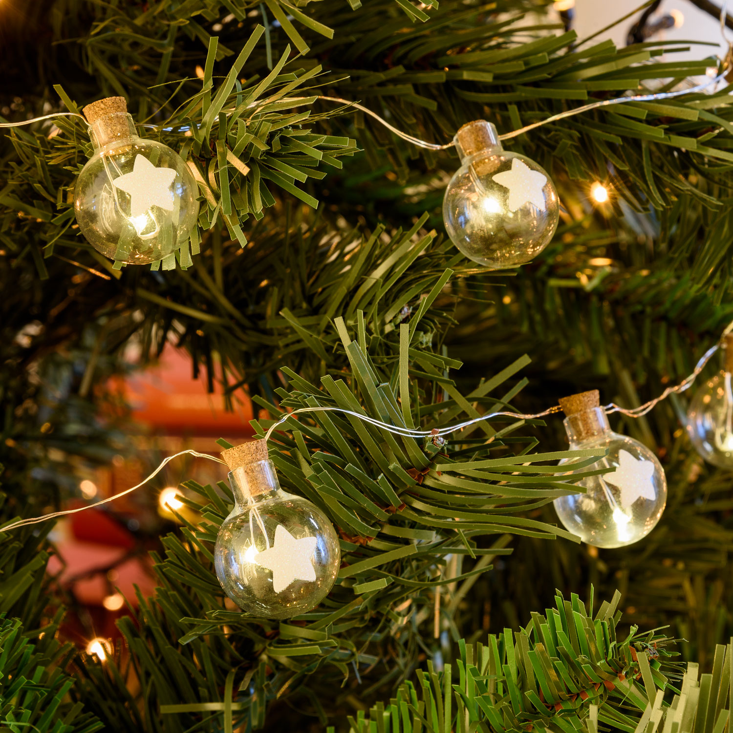 Deko-Lichterkette 15 Kugeln mit LED-Sternen Ø 25 mm, MicroLEDs warmweiß Deko-Lichterkette 15 Kugeln mit LED-Sternen Ø 25 mm, MicroLEDs warmweiß