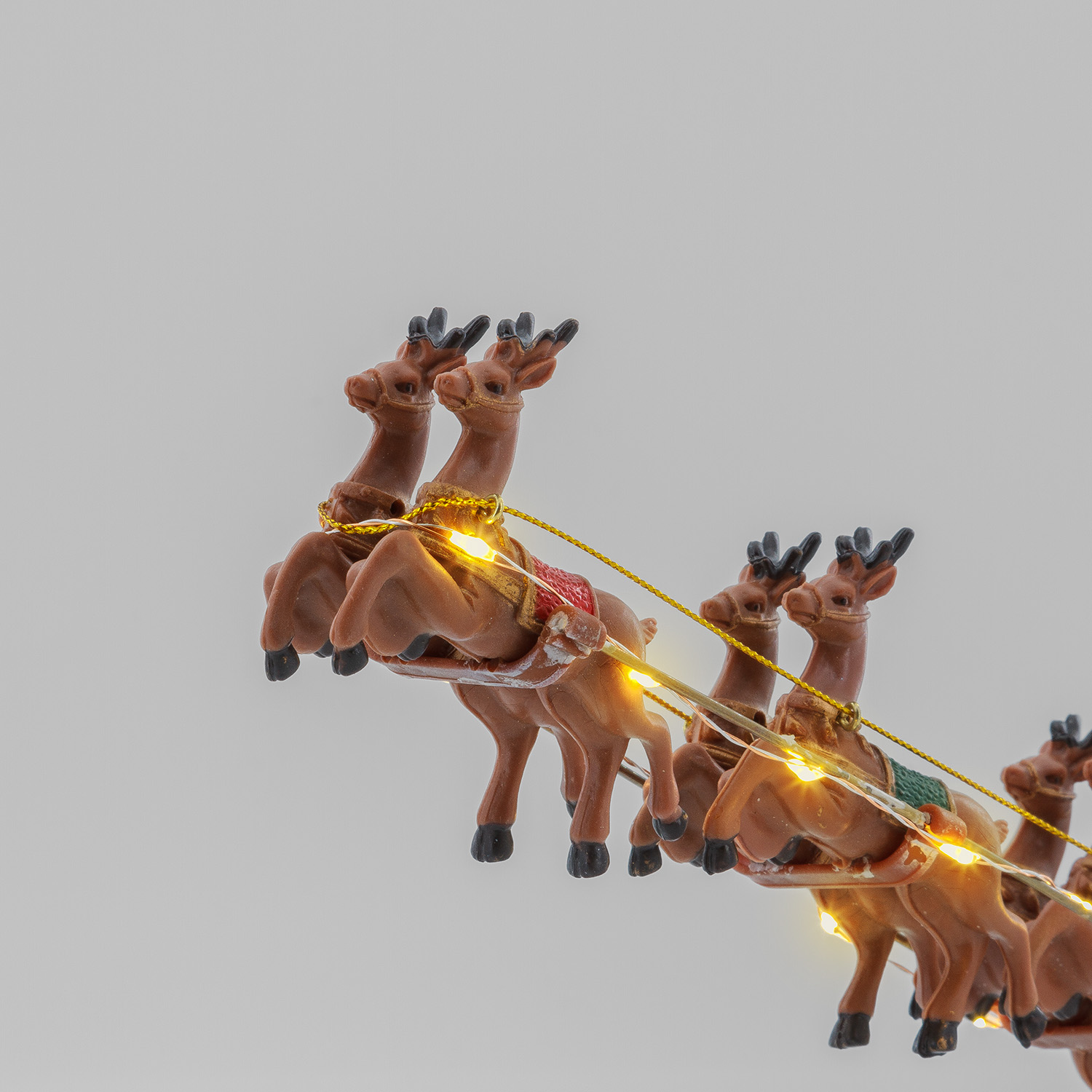 Villaggio di Natale, Babbo Natale su slitta e renne volanti, h 16 cm, led bianco caldo 6