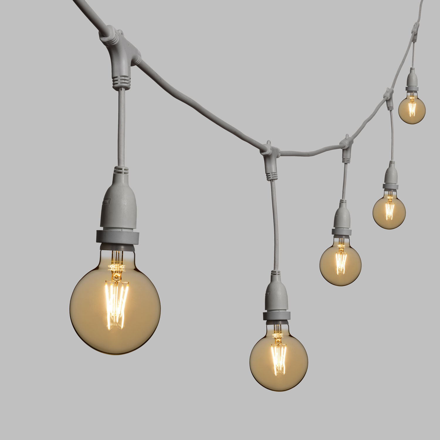 5m Lichterkette, 8 hängende dimmbare LED Globo Birnen 8 Watt Ø 90 mm, h 30 cm, erweiterbar 3 5m Lichterkette, 8 hängende dimmbare LED Globo Birnen 8 Watt Ø 90 mm, h 30 cm, erweiterbar 3