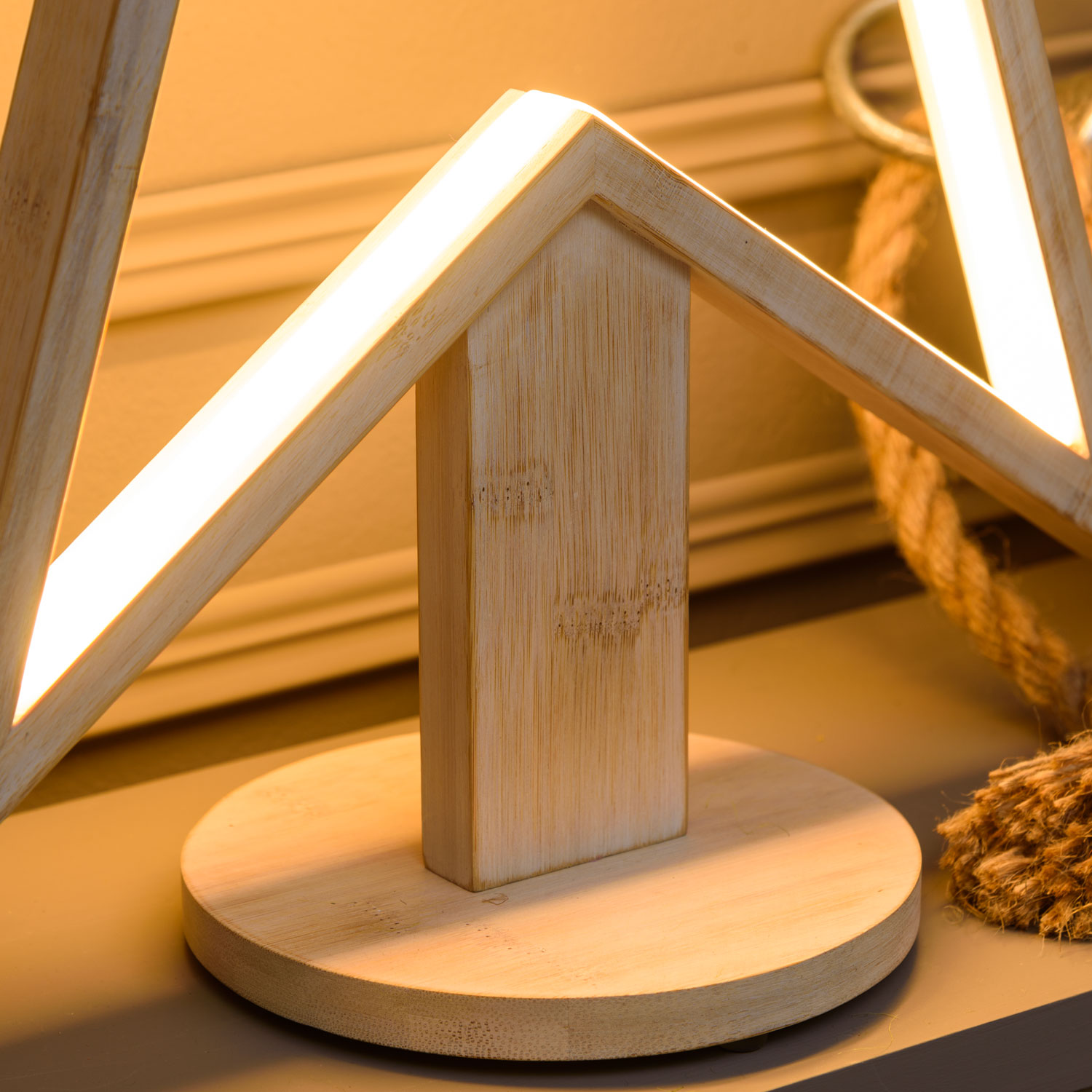 Étoile avec base en bois blanchi, 55 cm, led RGB et Blanc Chaud 18 Étoile avec base en bois blanchi, 55 cm, led RGB et Blanc Chaud 18