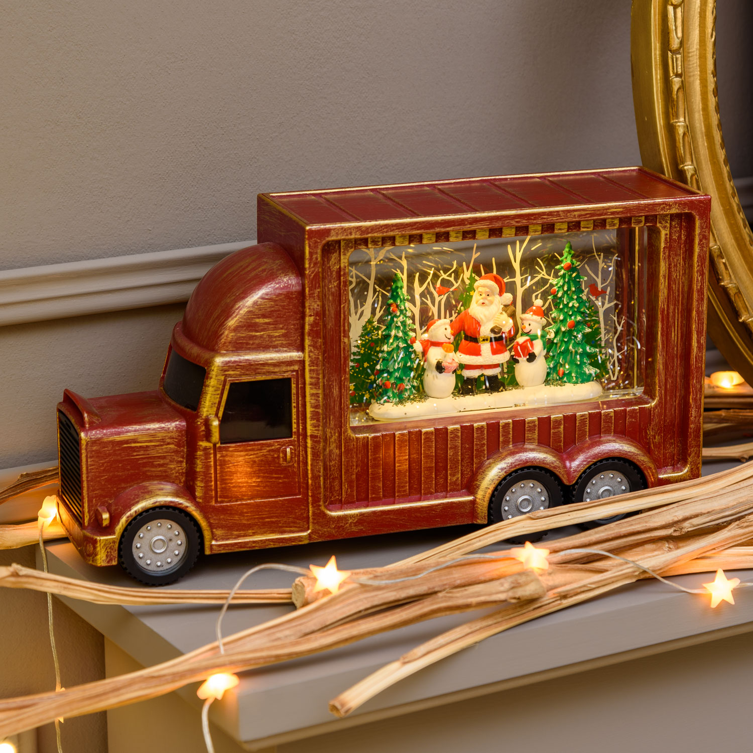 Lanterne de Noël rouge antique à piles Camion Cola avec neige paillettes 1 Lanterne de Noël rouge antique à piles Camion Cola avec neige paillettes 1