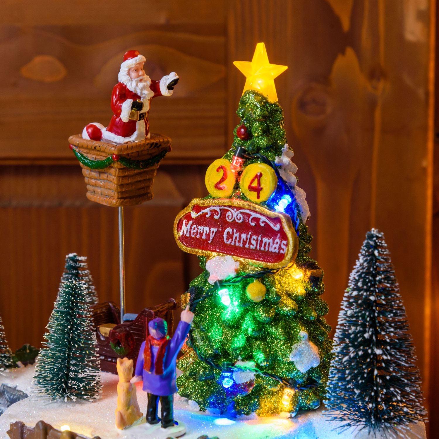 Weihnachtsdorf, Weihnachtsmann und rotierender Baum, h 22 cm, mit Weihnachtsliedern 9 Weihnachtsdorf, Weihnachtsmann und rotierender Baum, h 22 cm, mit Weihnachtsliedern 9
