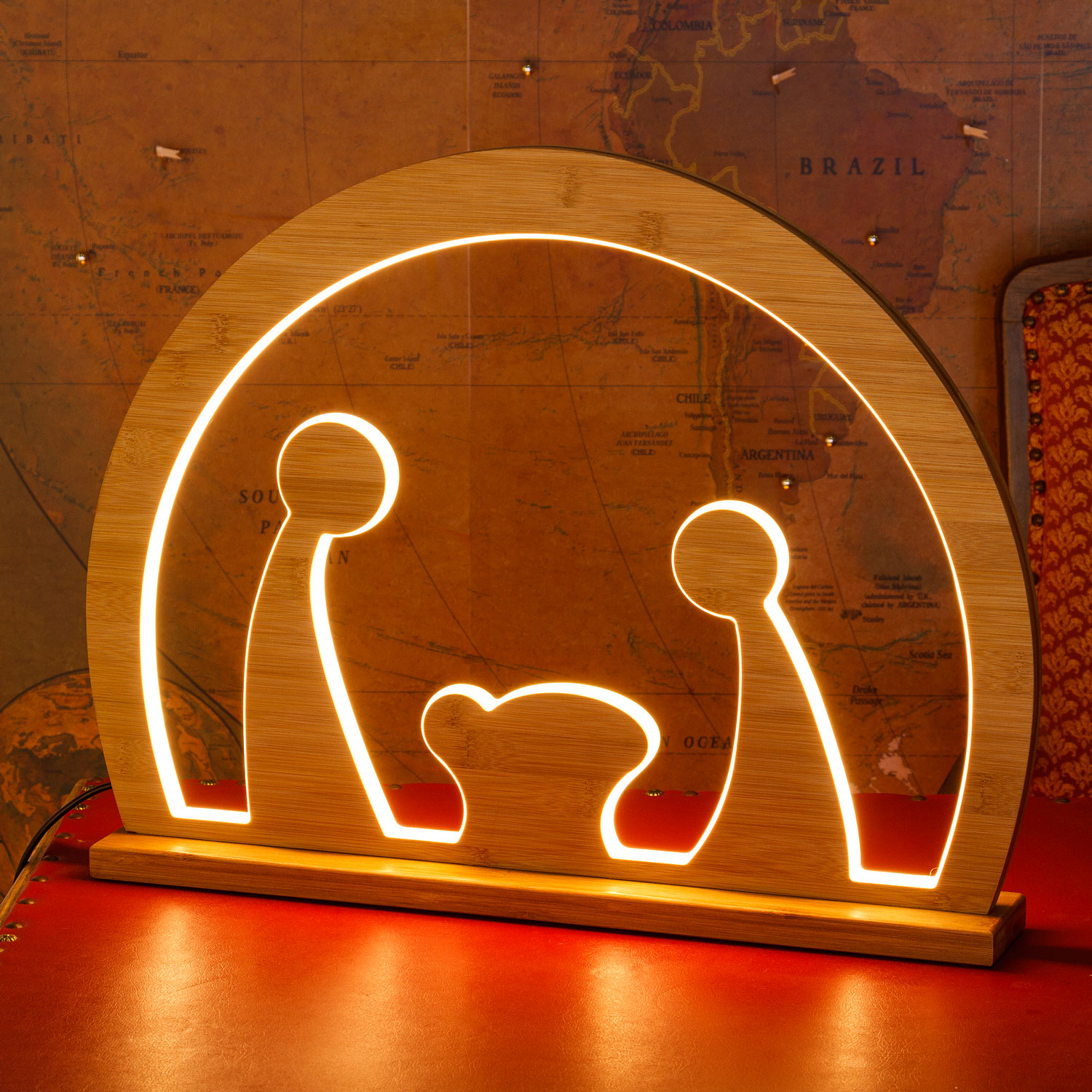 Natività in legno naturale con base, h 42 cm, led bianco caldo, uso interno 2 Natività in legno naturale con base, h 42 cm, led bianco caldo, uso interno 2