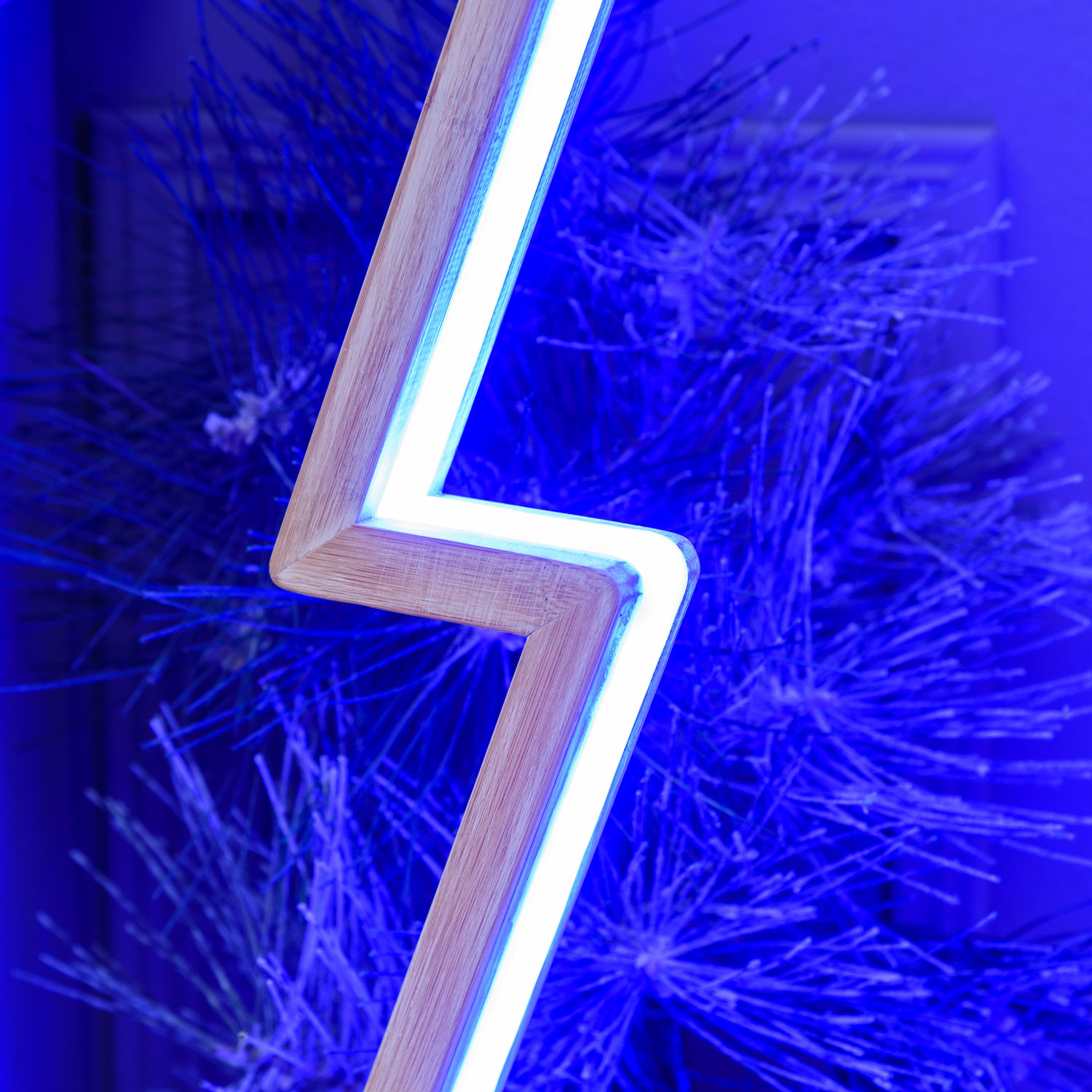 LED-Tannenbaum aus weißem Naturholz auf Fuß, 145 cm, RGB und warmweiß, Innenbereich 7 LED-Tannenbaum aus weißem Naturholz auf Fuß, 145 cm, RGB und warmweiß, Innenbereich 7