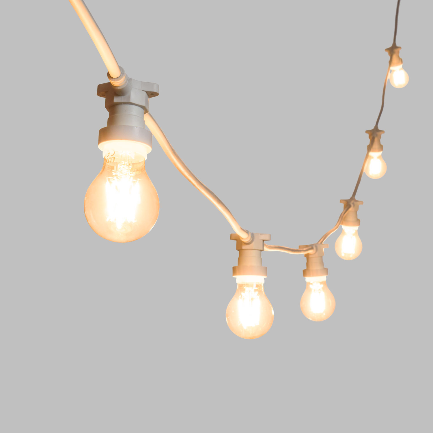 5m Lichterkette, 16 LED-Tropfenbirnen 8 Watt Ø 67 mm, dimmbar, weißes Kabel, erweiterbar 4 5m Lichterkette, 16 LED-Tropfenbirnen 8 Watt Ø 67 mm, dimmbar, weißes Kabel, erweiterbar 4