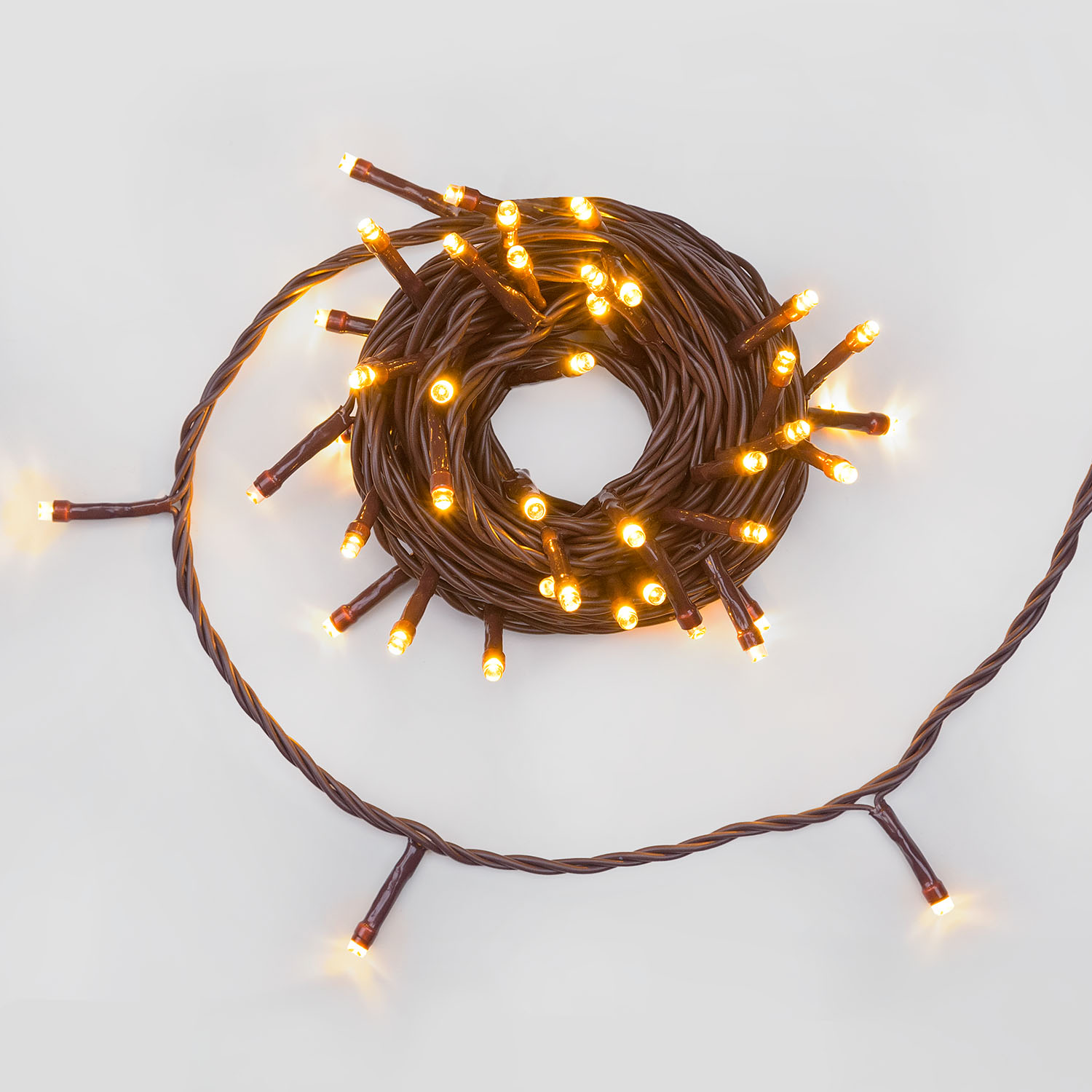 Lichterkette Connect+ 5 m, 50 LEDs warmweiß, braunes Kabel, verlängerbar. Lichterkette Connect+ 5 m, 50 LEDs warmweiß, braunes Kabel, verlängerbar.