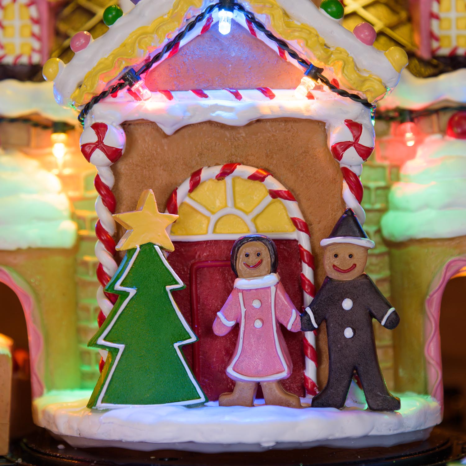 Villaggio di Natale, Candy Village con Trenino in movimento, h 28 cm, musiche natalizie 9 Villaggio di Natale, Candy Village con Trenino in movimento, h 28 cm, musiche natalizie 9